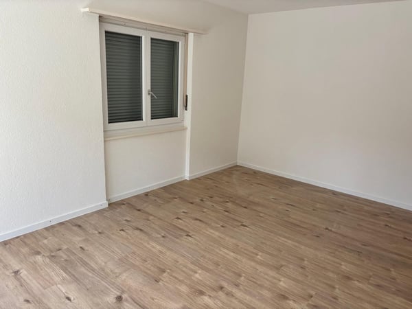 Helle 4-Zimmer-Wohnung im Hochparterre mit Balkon in Studen 5