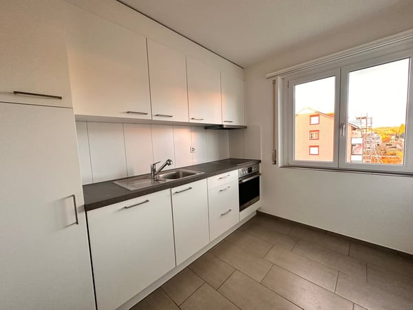 Modern ausgestatte 4-Zimmerwohnung an ruhiger Lage zu vermieten 1