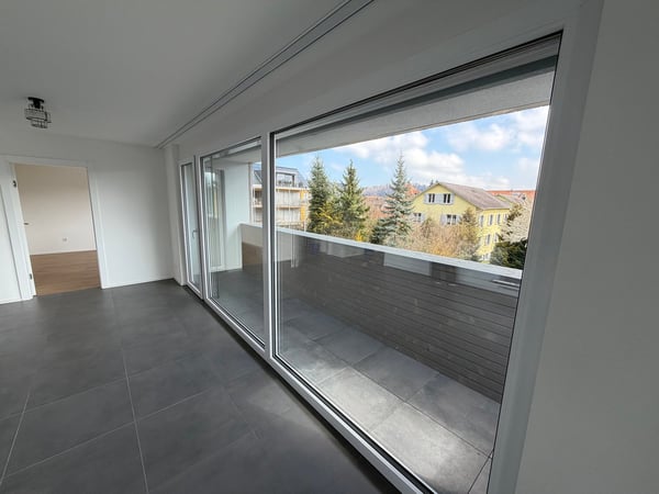 Moderne 3.5-Zimmer-Wohnung mit grosser Terrasse und Balkon 8