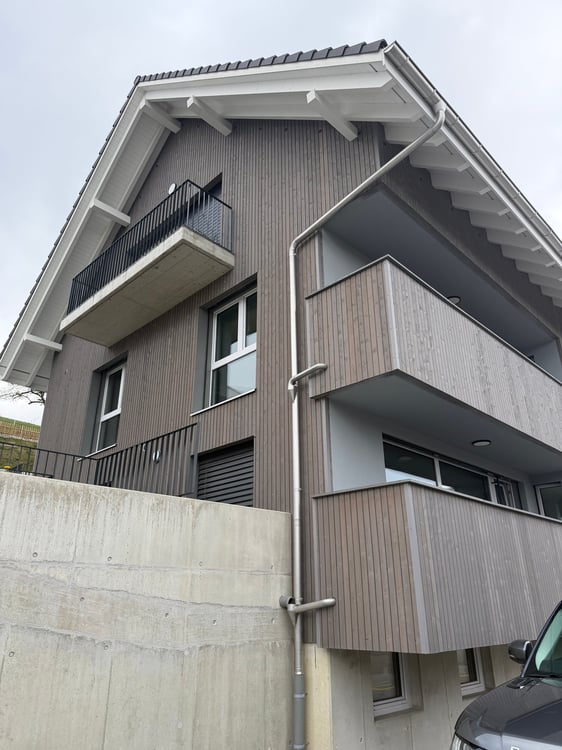 Moderne 3.5-Zimmer-Wohnung mit grosser Terrasse und Balkon 1