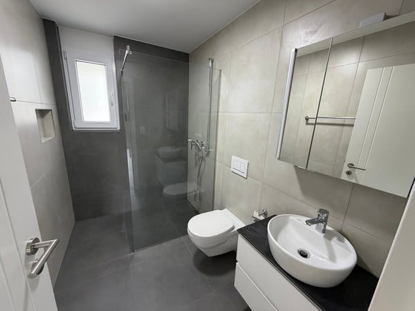 Moderne 3.5-Zimmer-Wohnung mit grosser Terrasse und Balkon 9