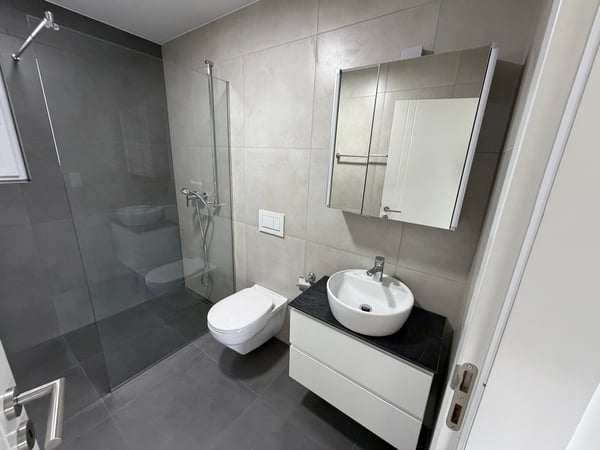 Moderne 3.5-Zimmer-Wohnung mit grosser Terrasse und Balkon 10