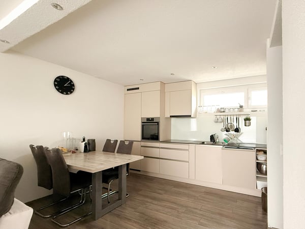 Heimelige 3.5-Zimmer-Attikawohnung mit Garage und Seeblick 2