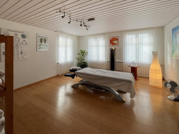 Wohn-/Geschäftshaus mit 3 Gewerbeflächen und 2 Wohnungen 4