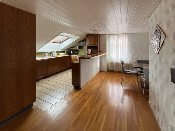 Wohn-/Geschäftshaus mit 3 Gewerbeflächen und 2 Wohnungen 8