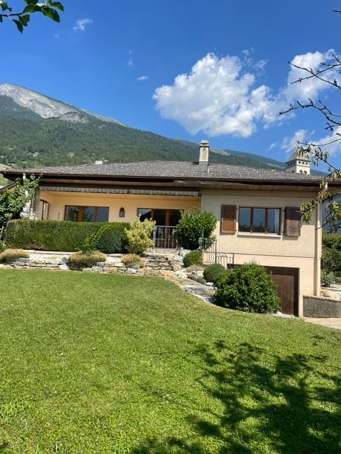 Belle villa individuelle avec terrain et jardin richement arboré 1