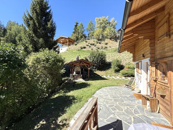 A vendre dans la station de la Tzoumaz au coeur des 4 Vallées très beau chalet de 5 1/2 pièces 11