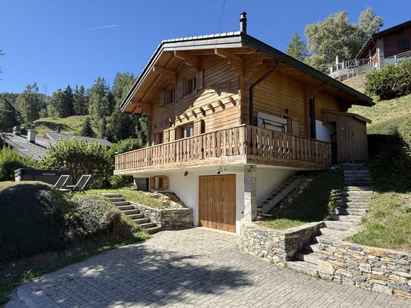 A vendre dans la station de la Tzoumaz au coeur des 4 Vallées très beau chalet de 5 1/2 pièces 10