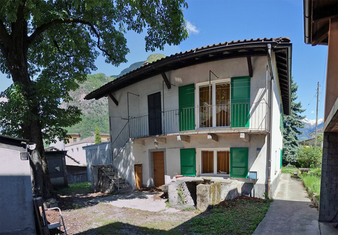 Terreno di 1289 m2 con licenza approvata