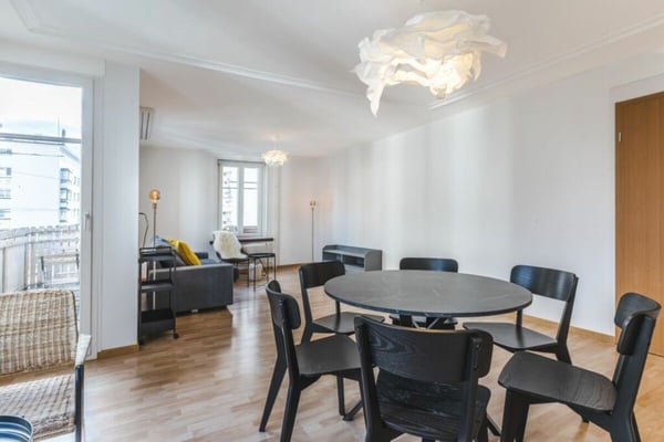 grosszügige 3 Zimmer Altbauwohnung zu vermieten