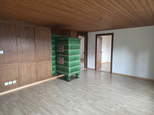 Charmante 4 Zimmer Altbauwohnung zu vermieten