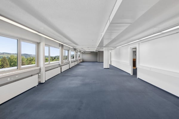 Helle Büroräume im Attikageschoss 6