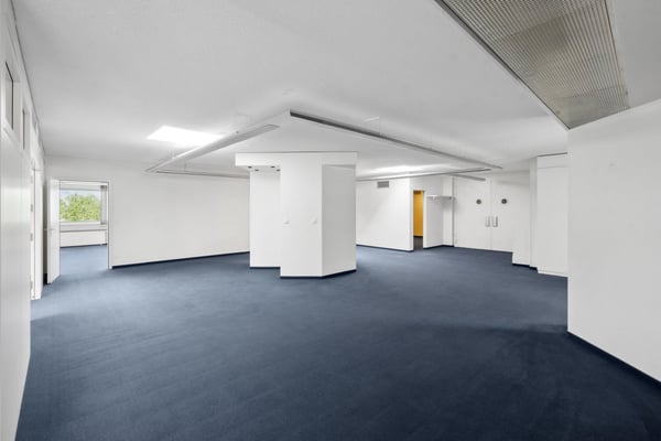 Helle Büroräume im Attikageschoss 2