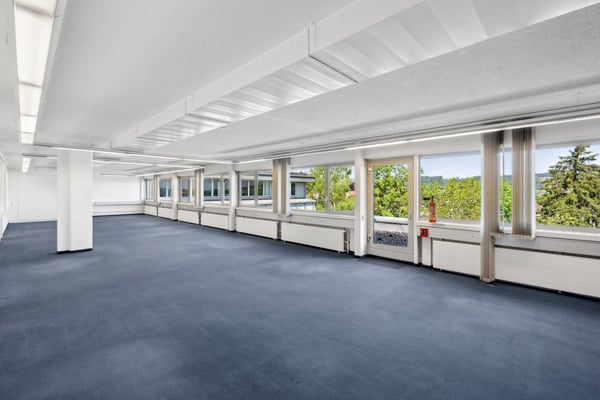 Helle Büroräume im Attikageschoss 5