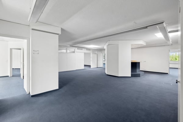 Helle Büroräume im Attikageschoss 3