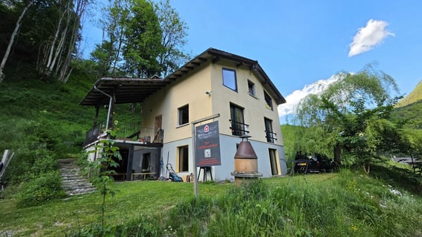 Zweifamilienhaus im Ferien-und Ski Gebiet 5