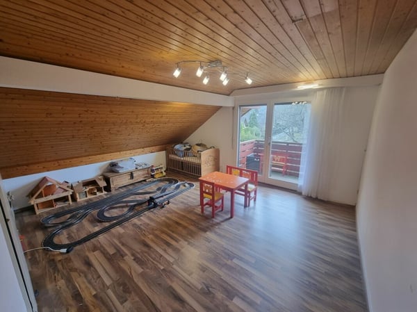 Grosszügigies Einfamilienhaus mit grossem Garten und Weitblick 16