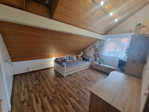 Grosszügigies Einfamilienhaus mit grossem Garten und Weitblick 13