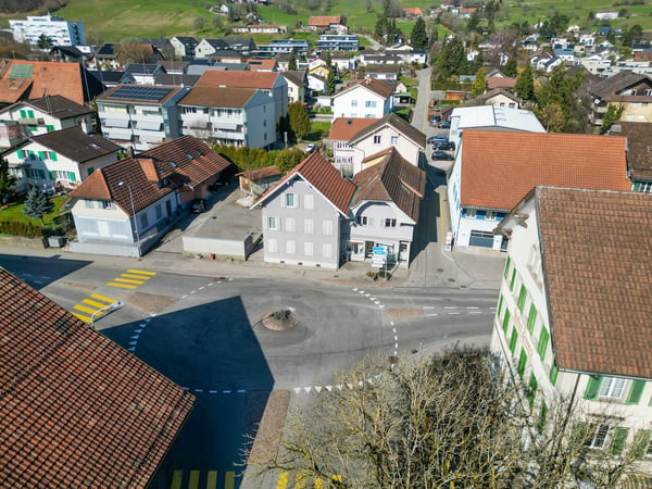 Ihre Investitionschance -zwei Mehrfamilienhäuser mit 5 Wohnungen und 1 Ladenlokal 2
