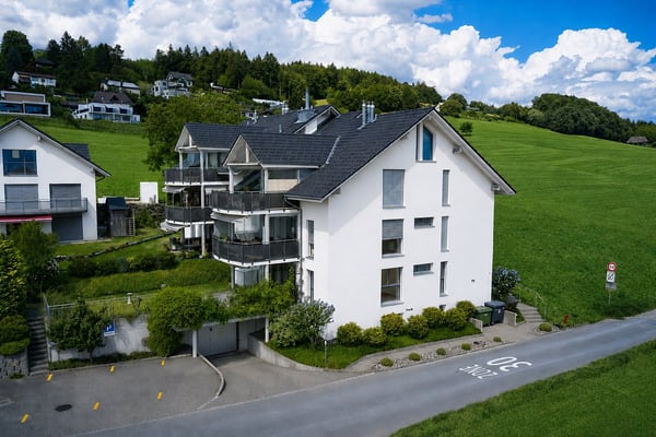 Grosszügige Eigentumswohnung im Erdgeschoss mit Gartensitzplatz
