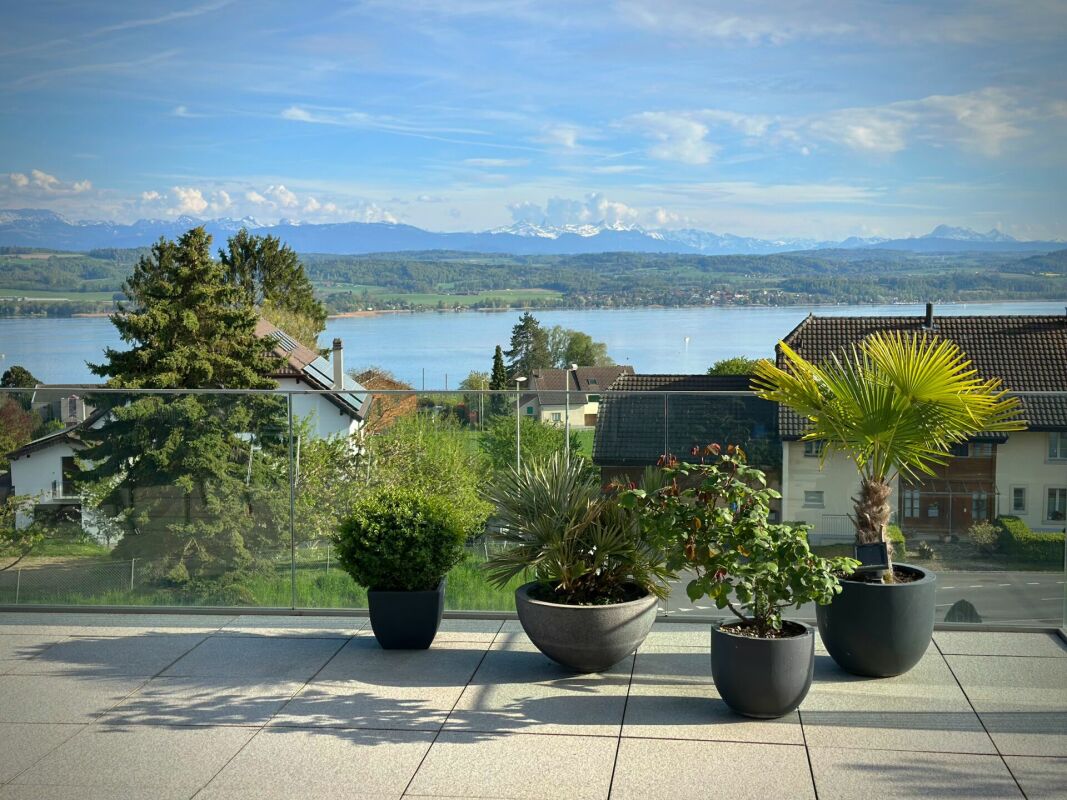 Unvergleichliche Terrassenwohnung mit See- und Alpensicht