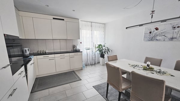 Moderne, helle 3.5 Zimmerwohnung mit Balkon in Oberentfelden 3
