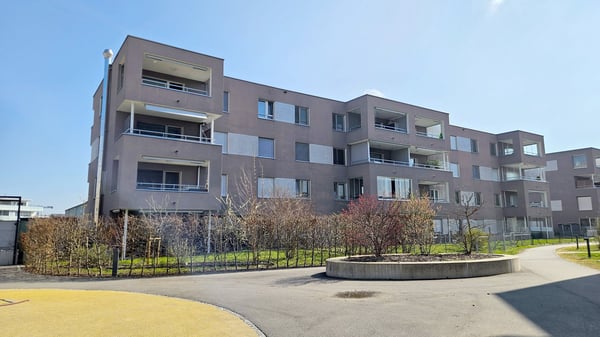 Moderne, helle 3.5 Zimmerwohnung mit Balkon in Oberentfelden 1