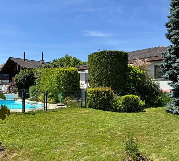 ...Ihr Familienglück mit Pool und grossem Garten... 1