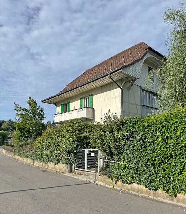 ...grosses Grundstück an bester Lage mit stilvollem Altbau... 2