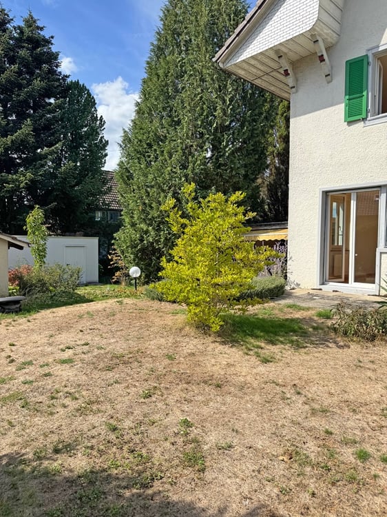 ...grosses Grundstück an bester Lage mit stilvollem Altbau... 12
