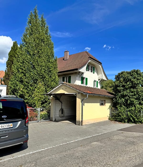 ...grosses Grundstück an bester Lage mit stilvollem Altbau... 3