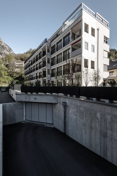 Einstellhallenplatz an zentraler Lage in Naters zu vermieten 2