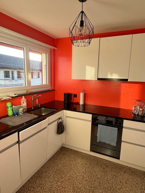 Lichtdurchflutete Eckwohnung in kleinem MFH / Sicht auf Stockhornkette 1