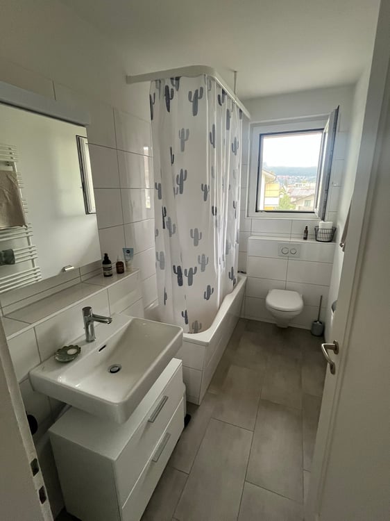 Lichtdurchflutete Eckwohnung in kleinem MFH / Sicht auf Stockhornkette 6