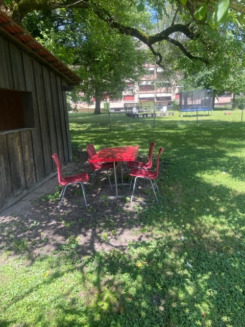 Lichtdurchflutete Wohnung im Sommer im herrlichen Garten, feines grillieren.... 2