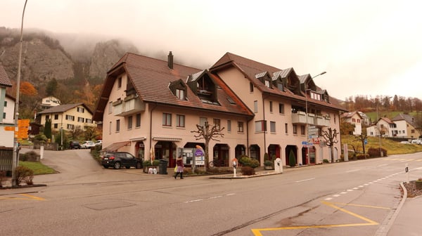 Bin i Gopfriedstutz ä Kiosk.. oder öppa ä Bank? Bin i äs Hotel oder ä Kasseschrank? 1