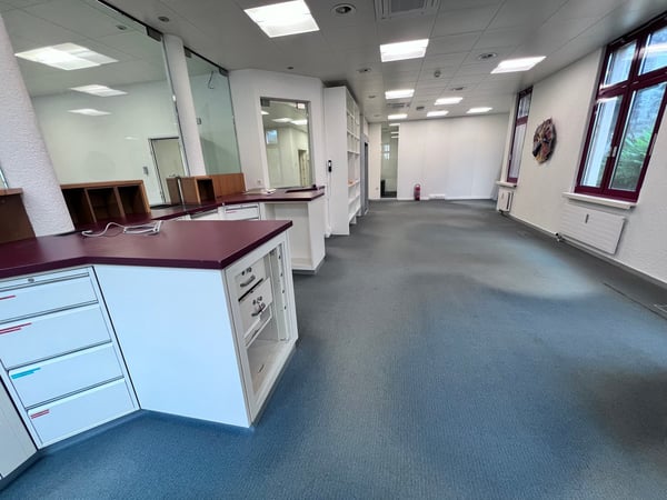 Bin i Gopfriedstutz ä Kiosk.. oder öppa ä Bank? Bin i äs Hotel oder ä Kasseschrank? 13