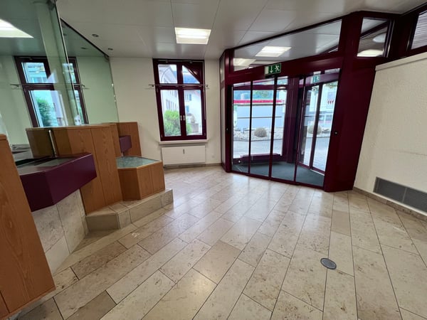 Bin i Gopfriedstutz ä Kiosk.. oder öppa ä Bank? Bin i äs Hotel oder ä Kasseschrank? 7