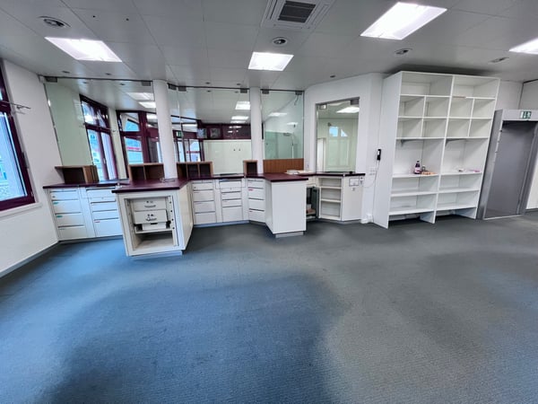 Bin i Gopfriedstutz ä Kiosk.. oder öppa ä Bank? Bin i äs Hotel oder ä Kasseschrank? 12