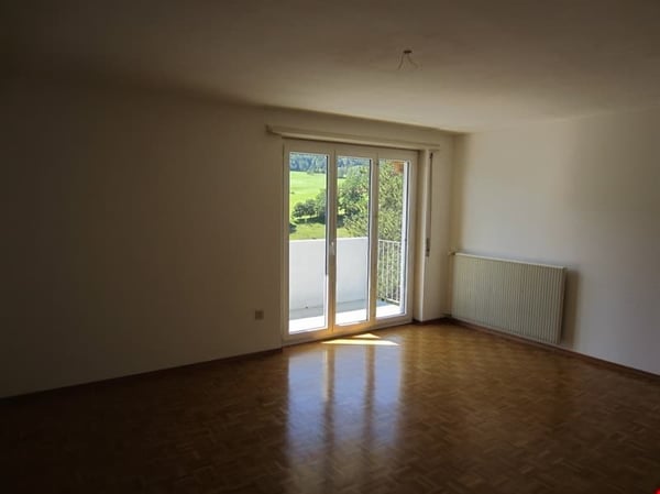Attraktives Mehrfamilienhaus in Moutier – 9 Wohnungen, Garagen & Balkone 15