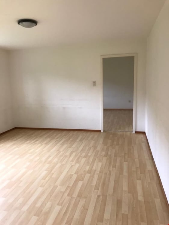 Attraktives Mehrfamilienhaus in Moutier – 9 Wohnungen, Garagen & Balkone 21