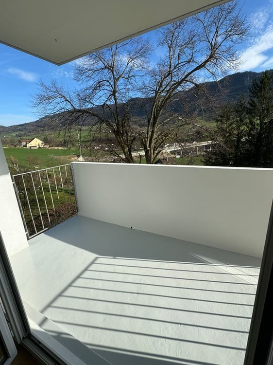 Attraktives Mehrfamilienhaus in Moutier – 9 Wohnungen, Garagen & Balkone 5