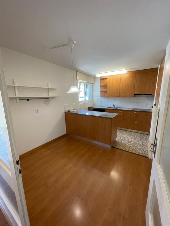 Charmante 5-Zimmerwohnung mit Balkon in Ins 5