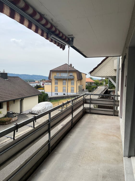 Charmante 4-Zimmerwohnung mit Balkon in Ins 8