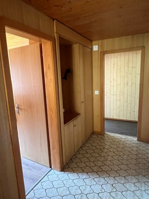 Grosszügige 4.5-Zimmer-Wohnung mit Wintergarten zur Miete in Kandergrund 11