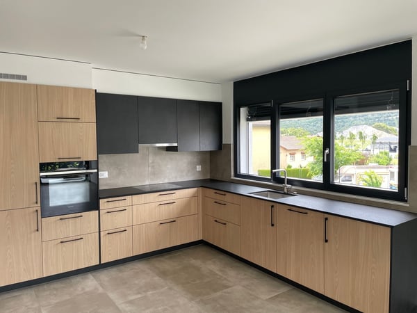 A LOUER SUPERBE ATTIQUE 4.5 PCES A SIERRE 3