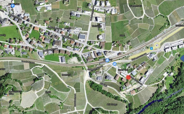 A LOUER  GRAND GARAGE-BOX avec 1 place  parc devant SALQUENEN - SIERRE 3
