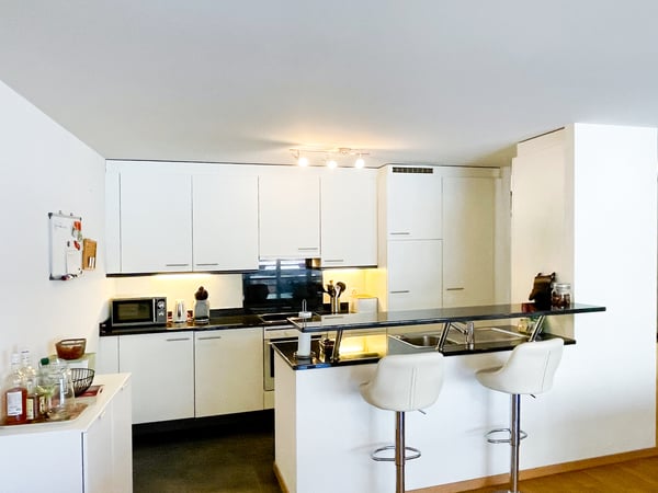 A VENDRE SPACIEUX APPARTEMENT 4.5 PCES A SIERRE 3