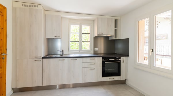 A LOUER MAGNIFIQUE APPARTEMENT 3.5 PCES A GRANGES 2