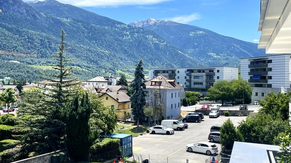 A VENDRE SPACIEUX APPARTEMENT 4.5 PCES A SIERRE 1